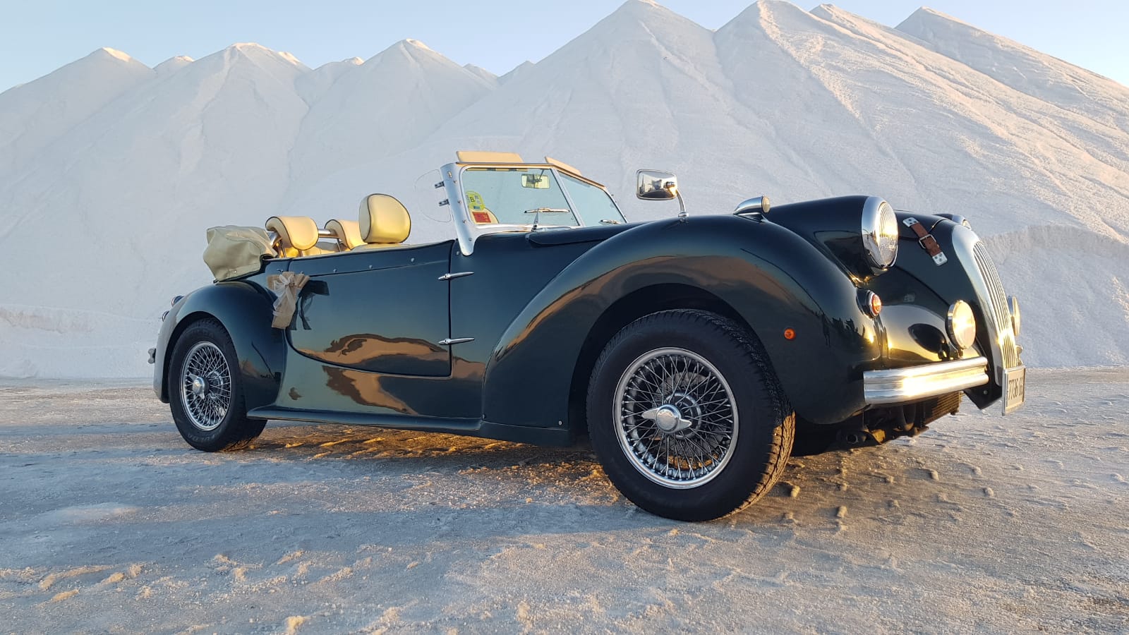 Roadster verde lateral en salinas